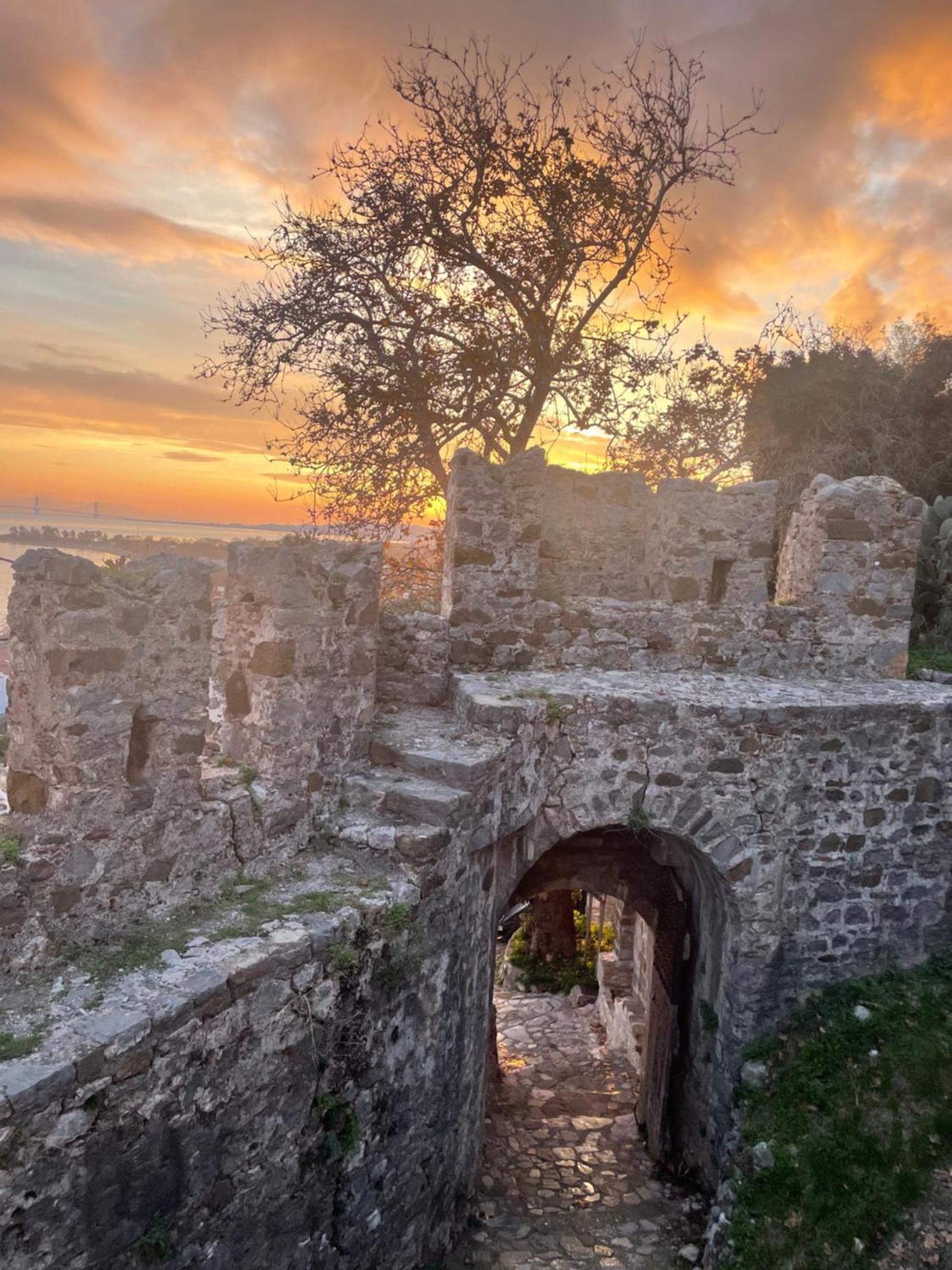 Sideroporta Castle Nafpaktos Pension Buitenkant foto